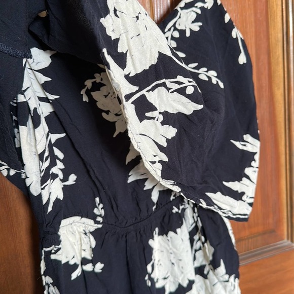 Want and Need | Floral Summer Jumpsuit Size XS - Picture 3 of 12